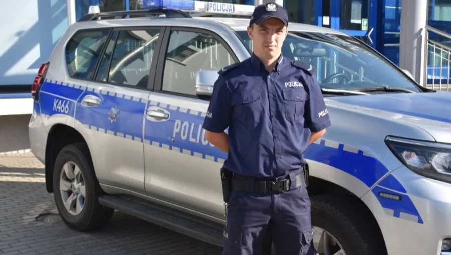 Policjant uratował kobietę z ognia