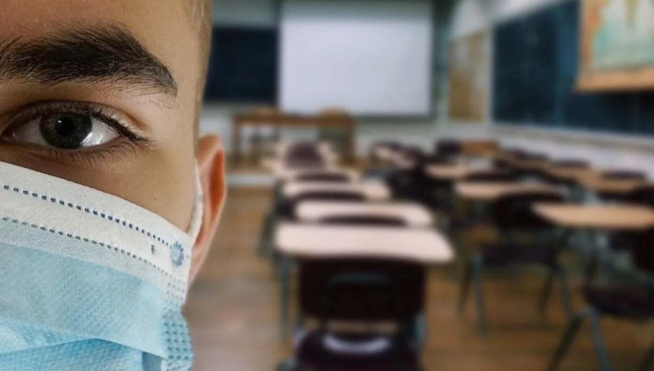 16 szkół pracuje w systemie hybrydowym