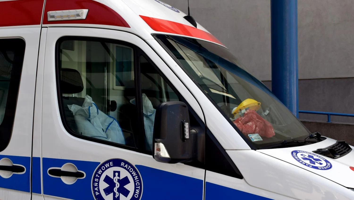 Trzech pracowników szpitala w Szamotułach z koronawirusem