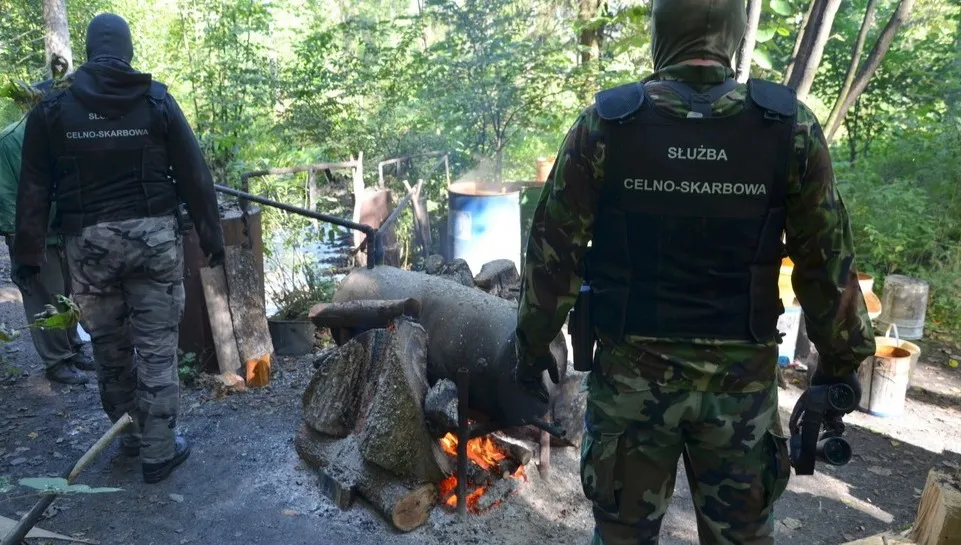 Więcej bimbru w lesie nie upędzi