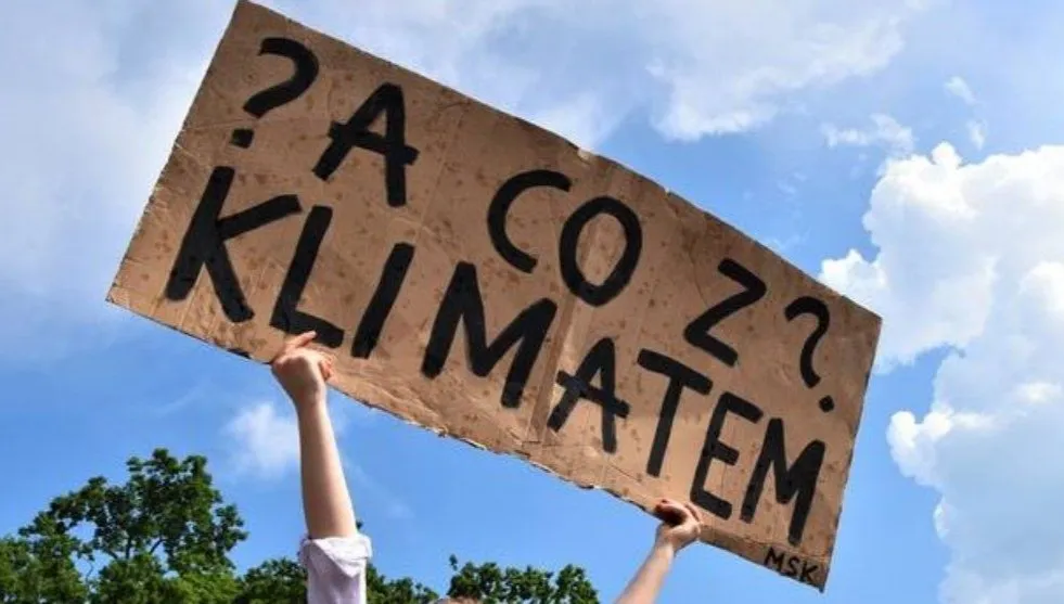 Młodzi zieloni lewacy na ulicach Warszawy
