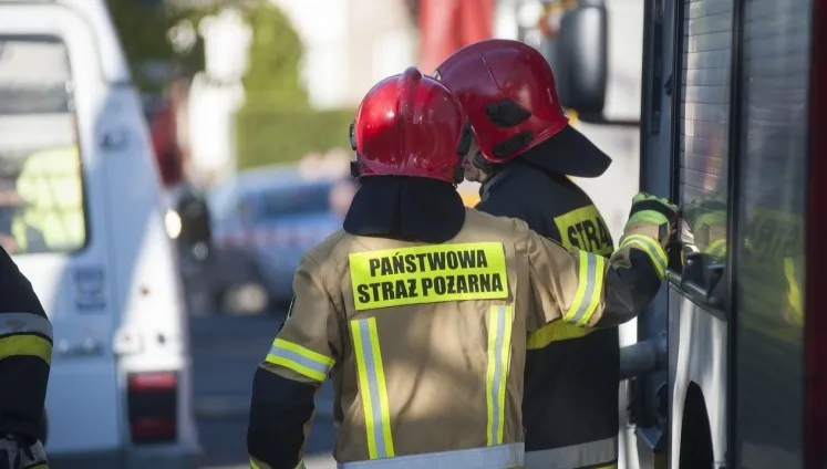 Dogaszanie pożaru w Izdebniku