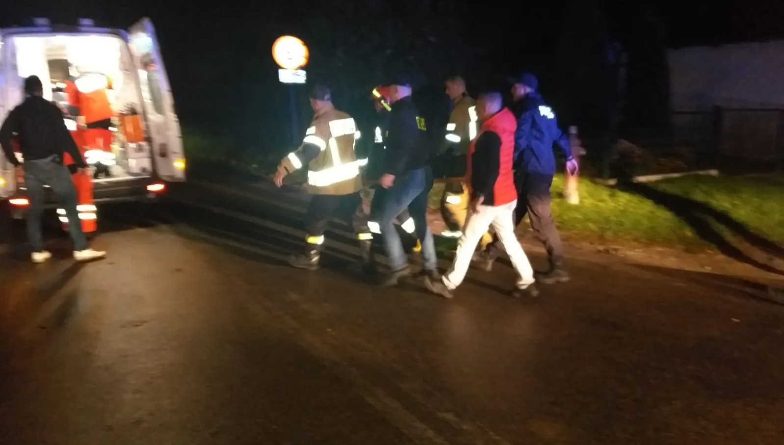 87-latka wybrała się na grzyby. Utknęła w bagnie