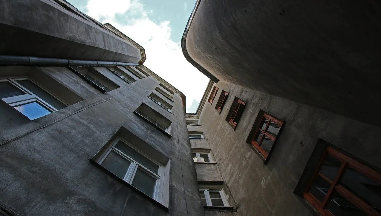 Architektoniczna opowieść o historii i rozwoju warszawskiej Pragi