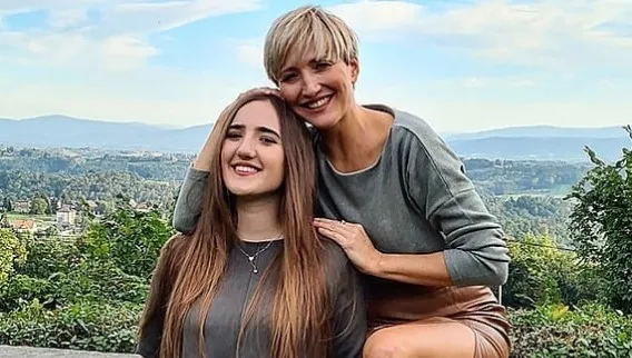 Magda Steczkowska pochwaliła się córką. "Moja mała.. studentką. Jak to możliwe?"