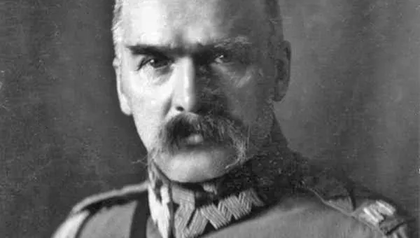 Chcą odnowić odnaleziony przedwojenny pomnik Piłsudskiego