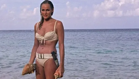 Pamiętacie Ursulę Andress z "Doktora No"? Jej bikini wystawiono na aukcję!