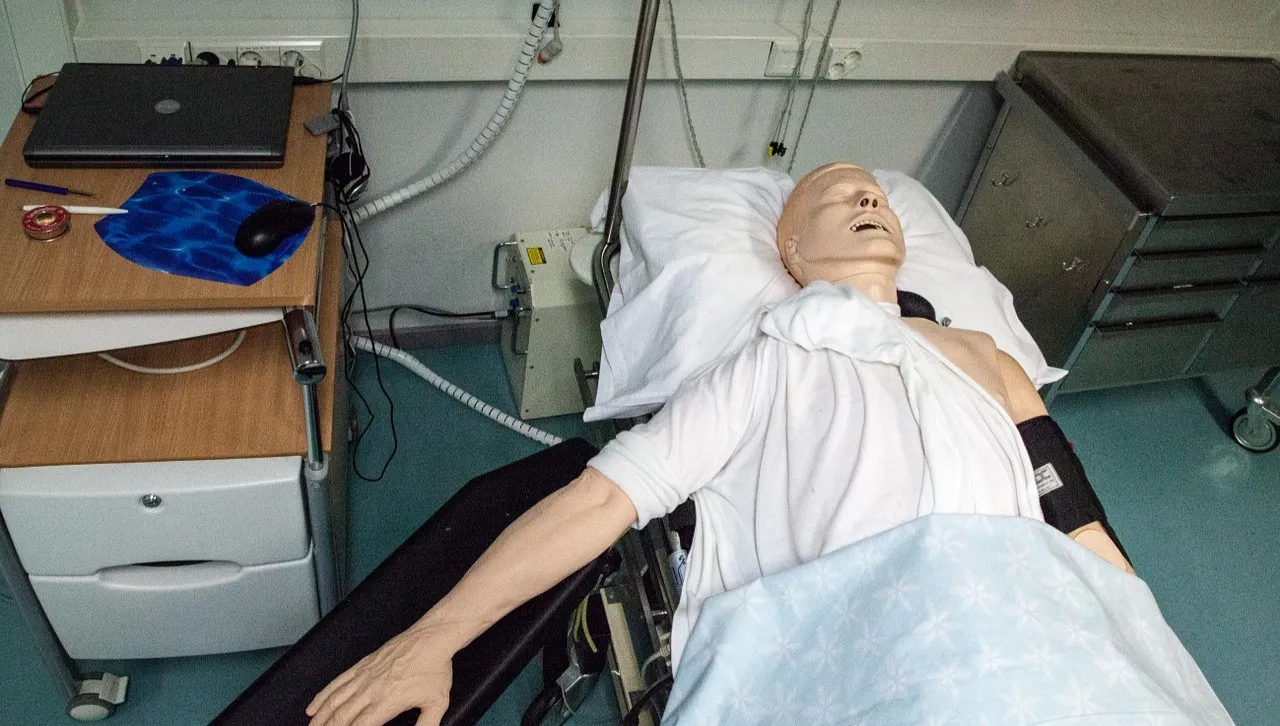 Niemal tyle samo wolnych co zajętych łóżek COVID-owych