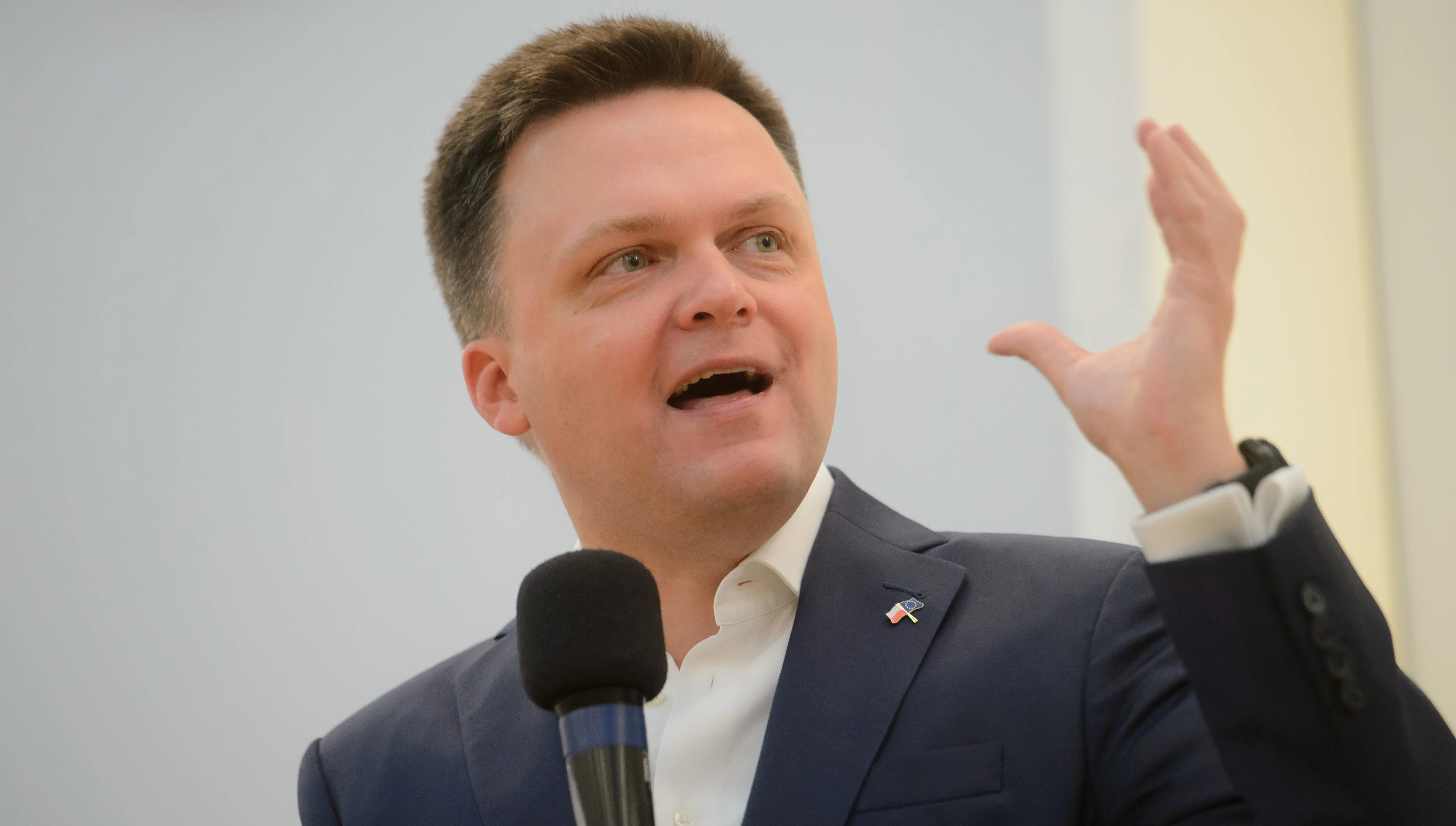 Nowy sondaż wskazuje na zwycięstwo PiS. Wyborców KO „podebrał”… Hołownia