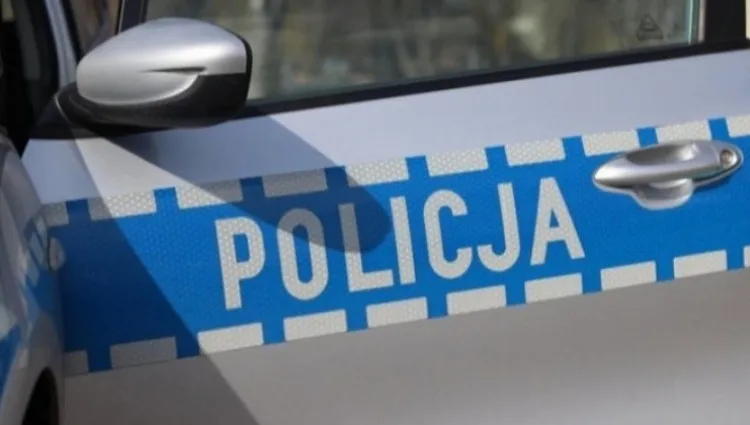 Zderzenie samochodu osobowego z autobusem. Są ranni w wypadku na dk 11