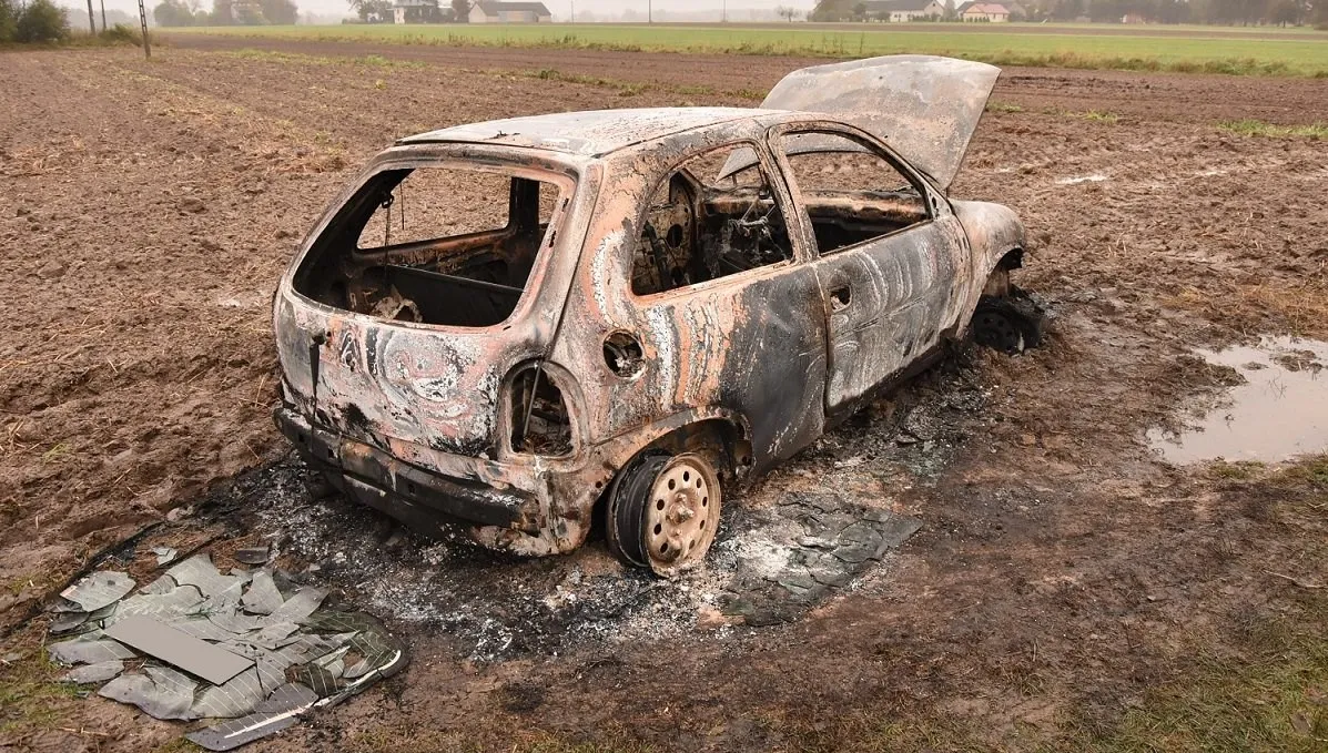 Spłonęło auto. Nie żyje 84-letni kierowca
