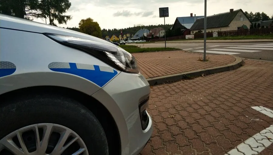 15-latek za kierownicą, wiózł koleżankę i jej brata