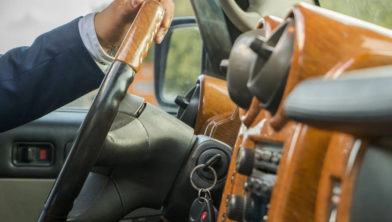 Dwa busy i auto. Zderzenie na "ośemce"