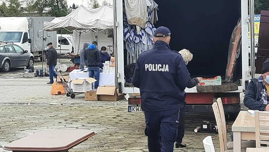 Posypały się mandaty za odkryte nosy i usta
