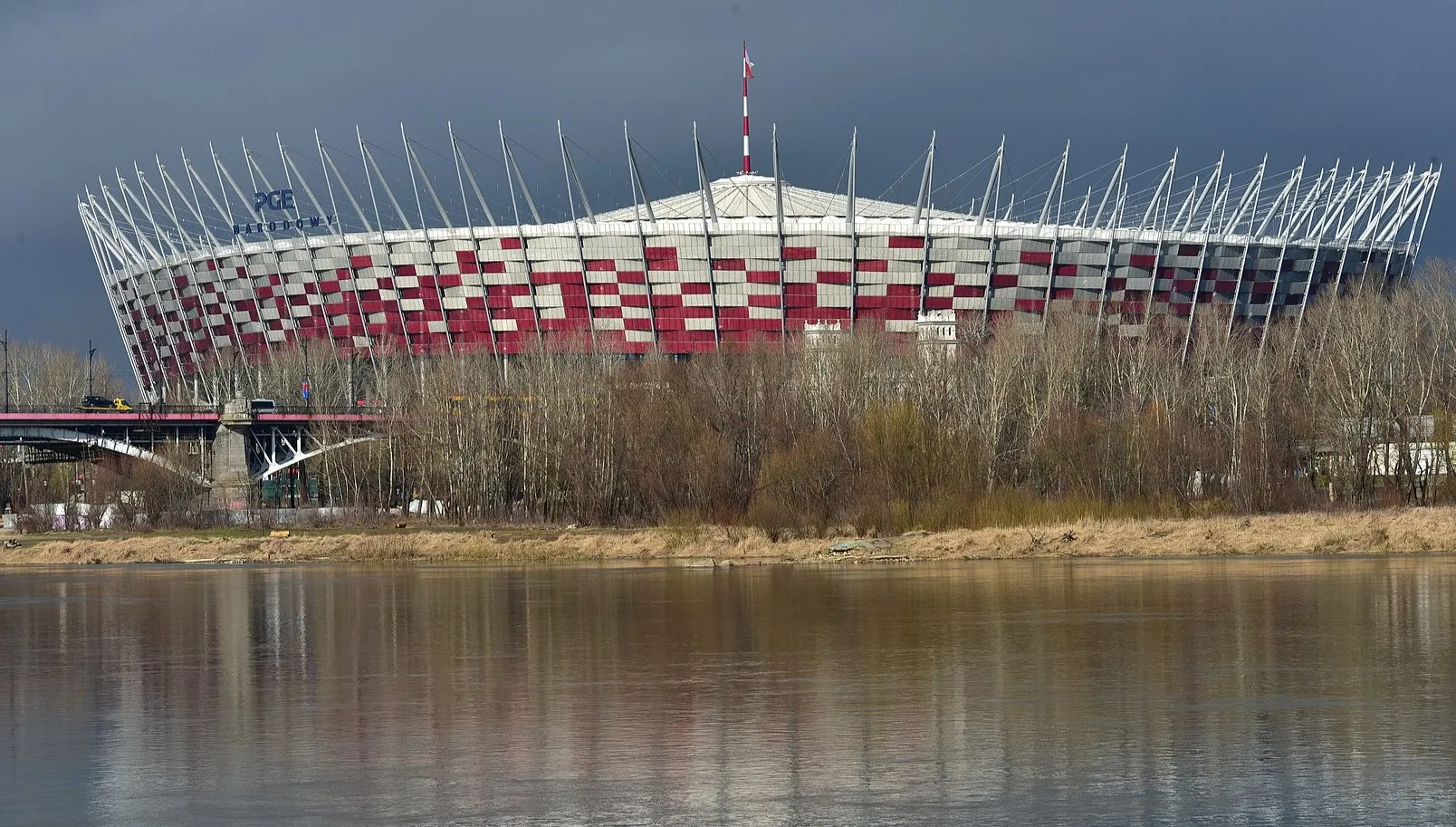 Ruszyła budowa szpitala polowego na Stadionie Narodowym. W pracach pomaga wojsko