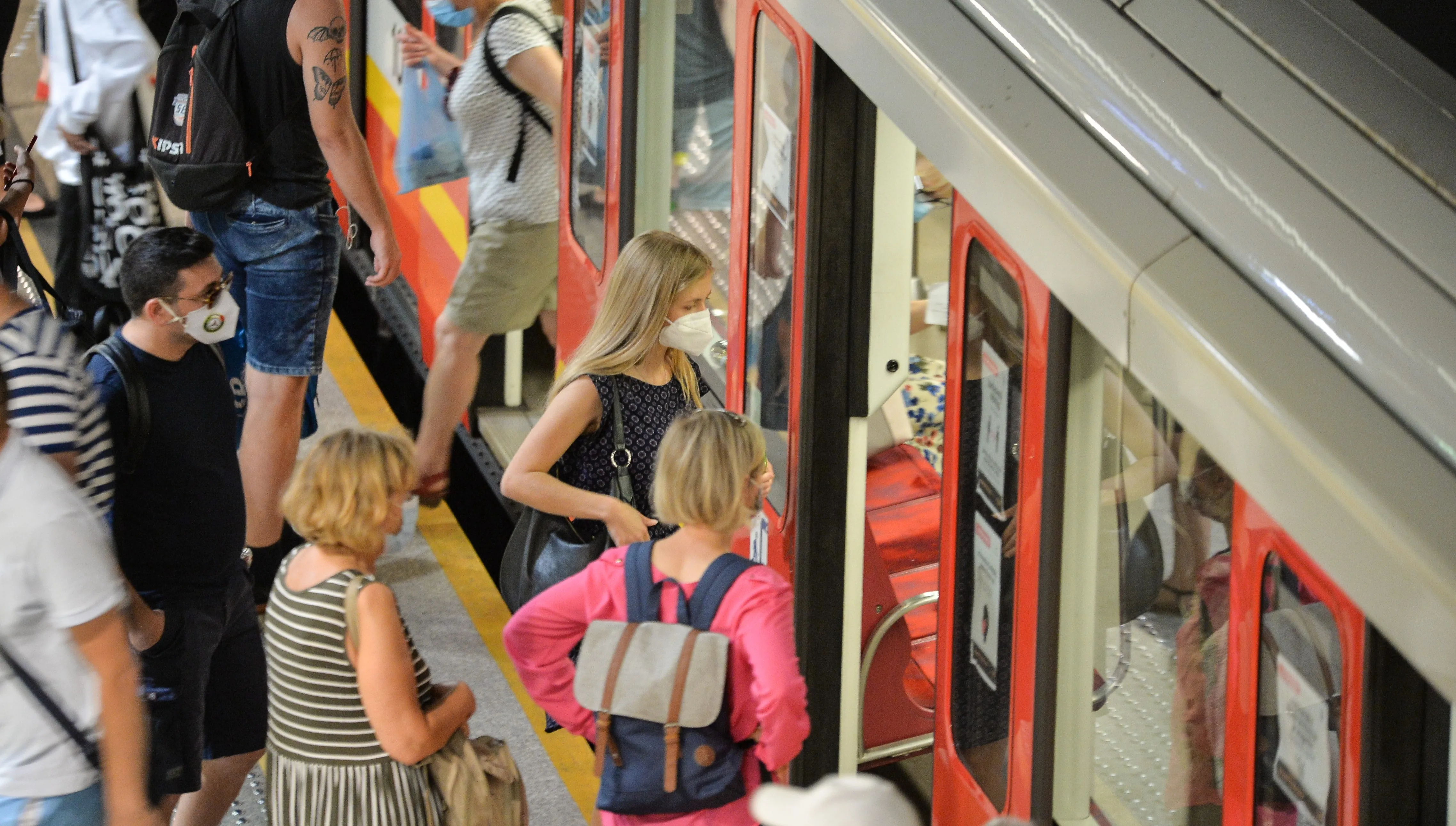 „Wprowadzenie obostrzeń powinno być szybkie i mocne”. Ekspert z uznaniem o strategii rządu