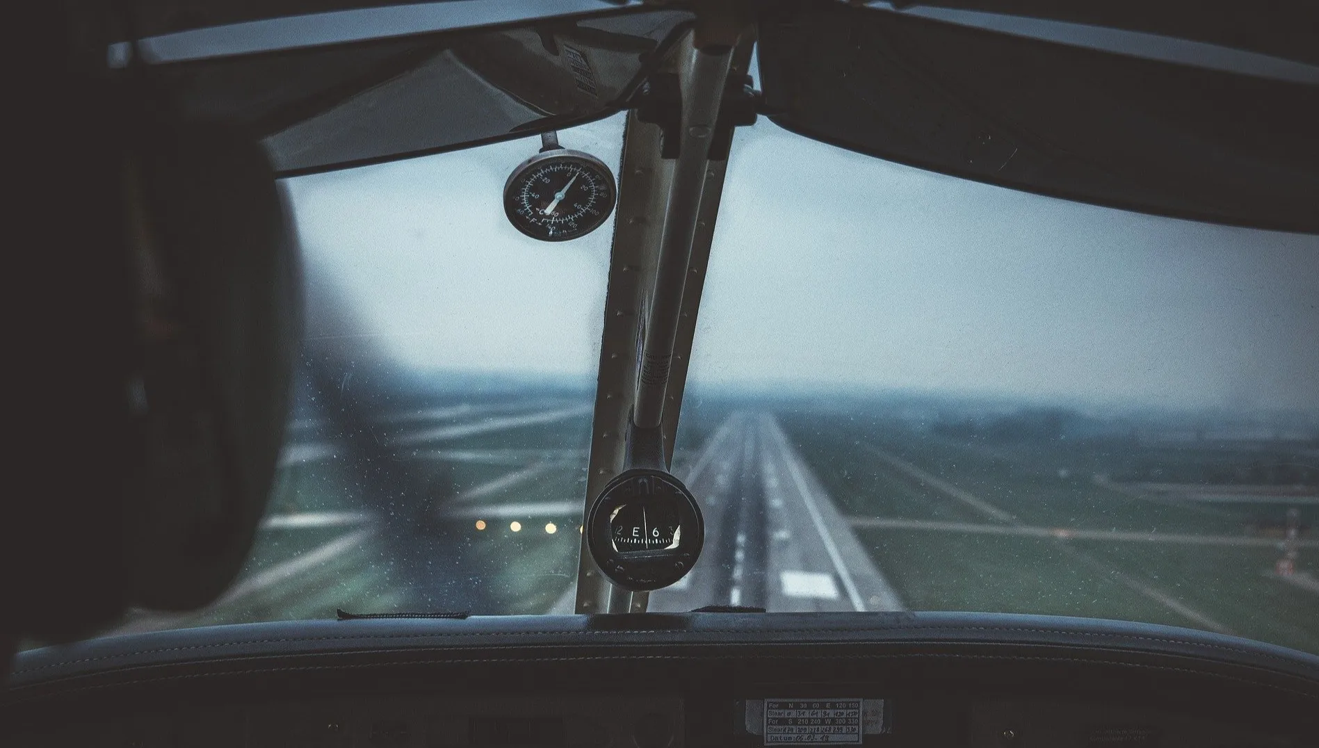 Samolot awaryjnie wylądował w Modlinie