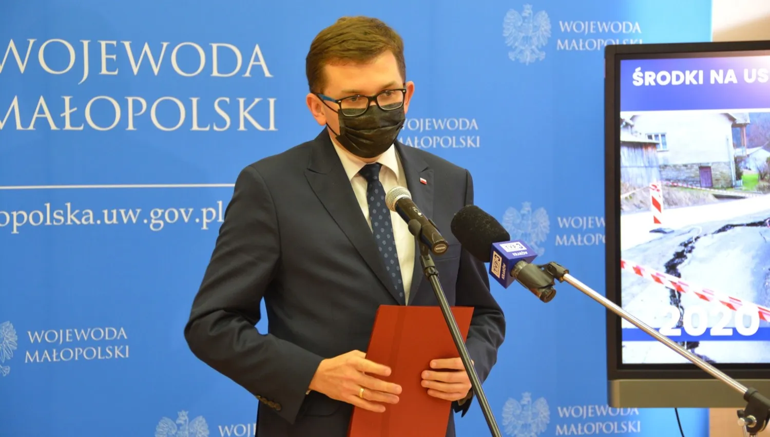 Drogi zniszczone przez ulewy - państwo pomoże