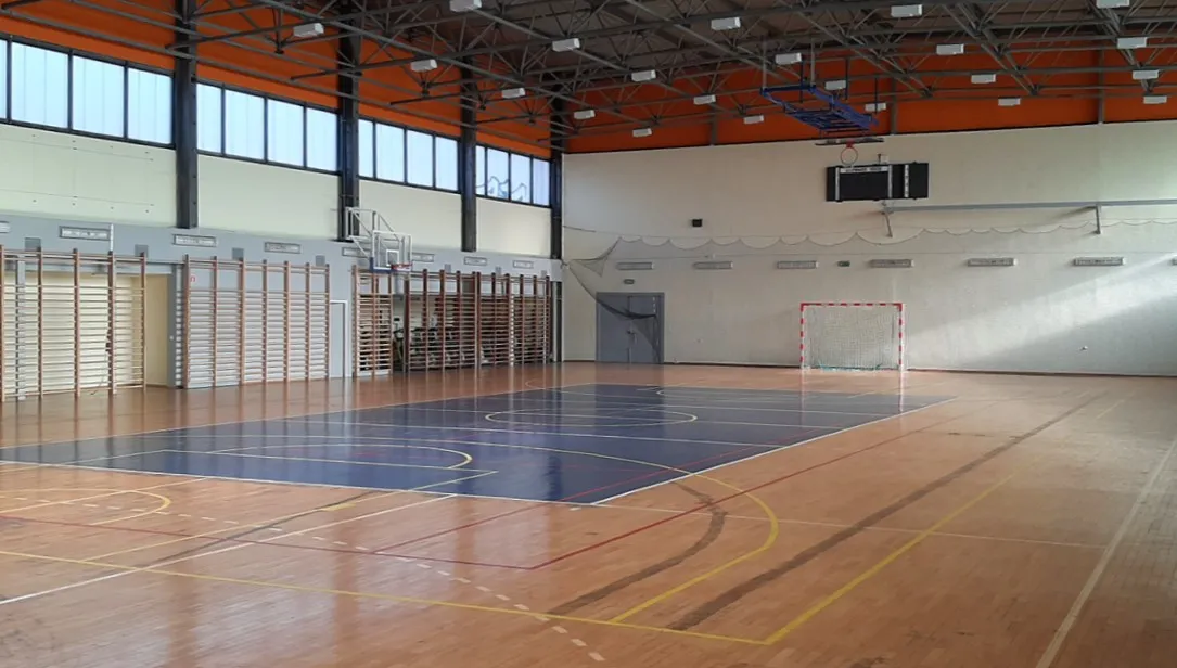 Szpital tymczasowy w hali sportowej uczelni