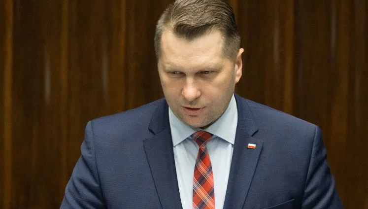 Minister skrytykował narażenie studentów na Covid-19… „To nieodpowiedzialne!”