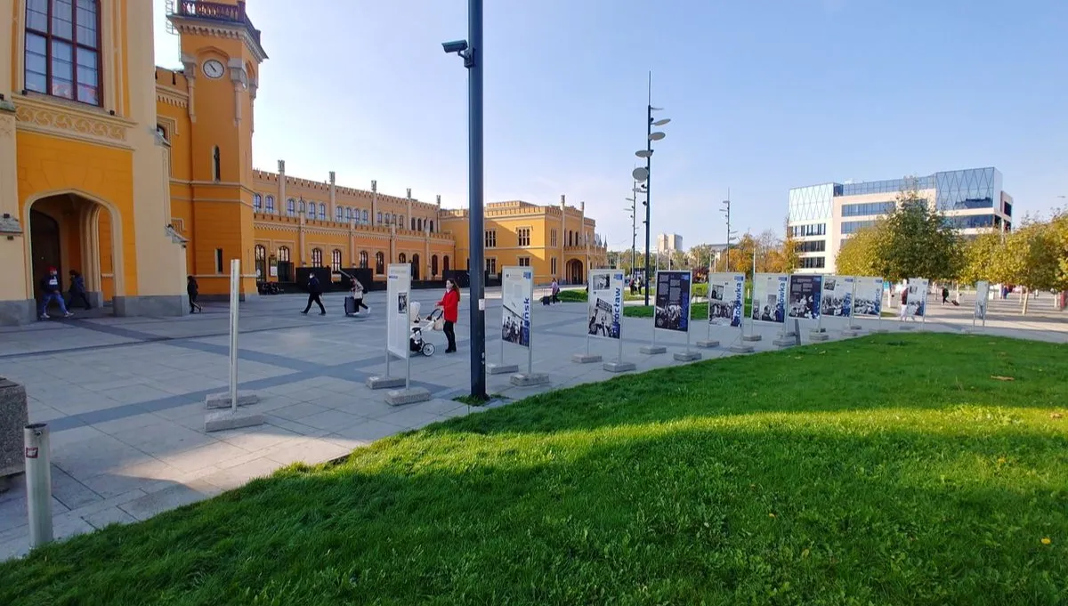 Wystawa „Stacja Solidarność” przed wrocławskim dworcem