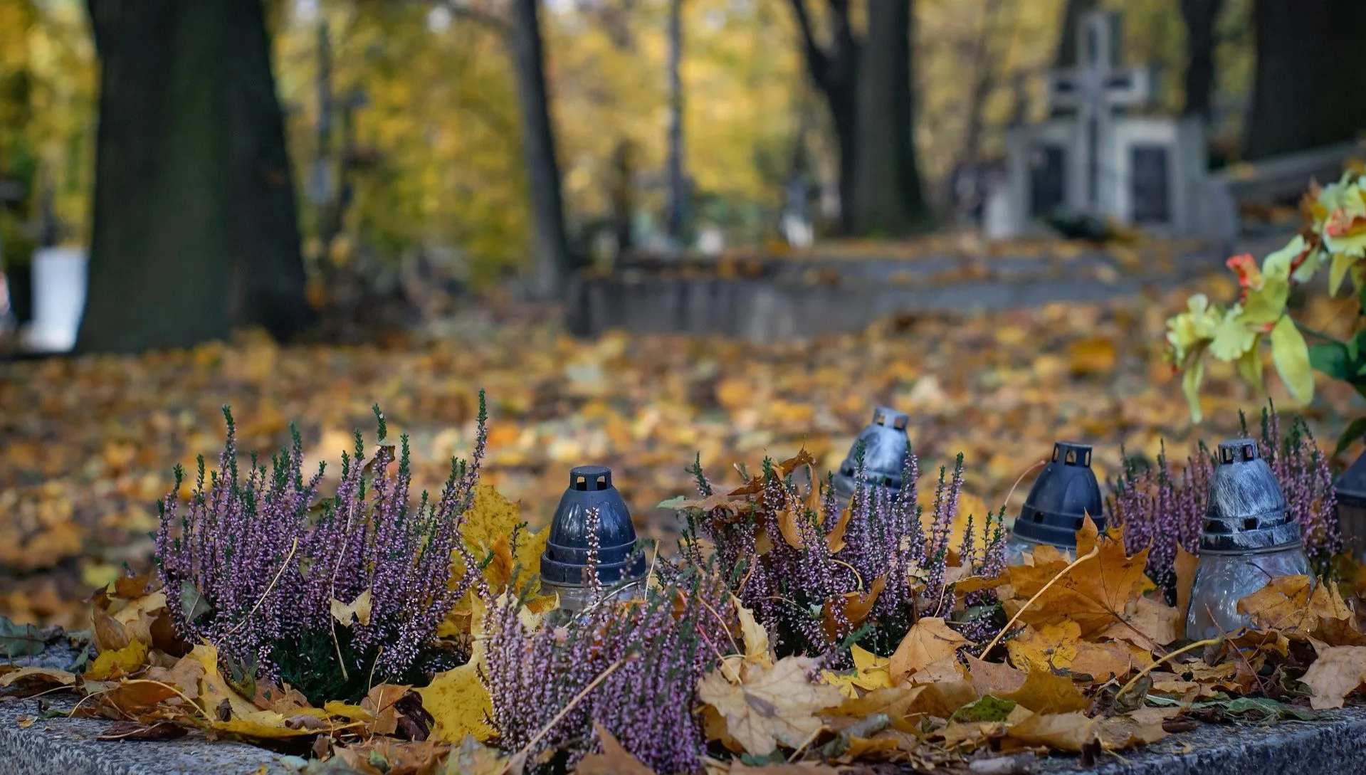 Tłumy na cmentarzach Trójmiasta