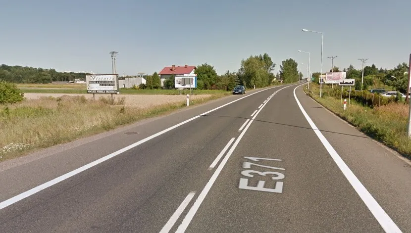Ostrowiec Świętokrzyski: ciężarówka w rowie