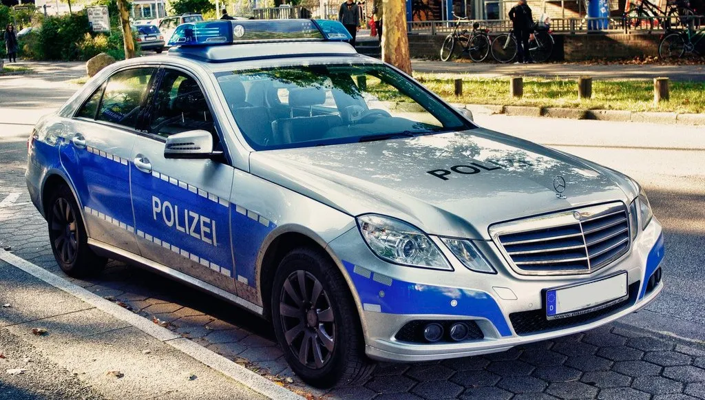 Niemcy: Policja postrzeliła nożownika