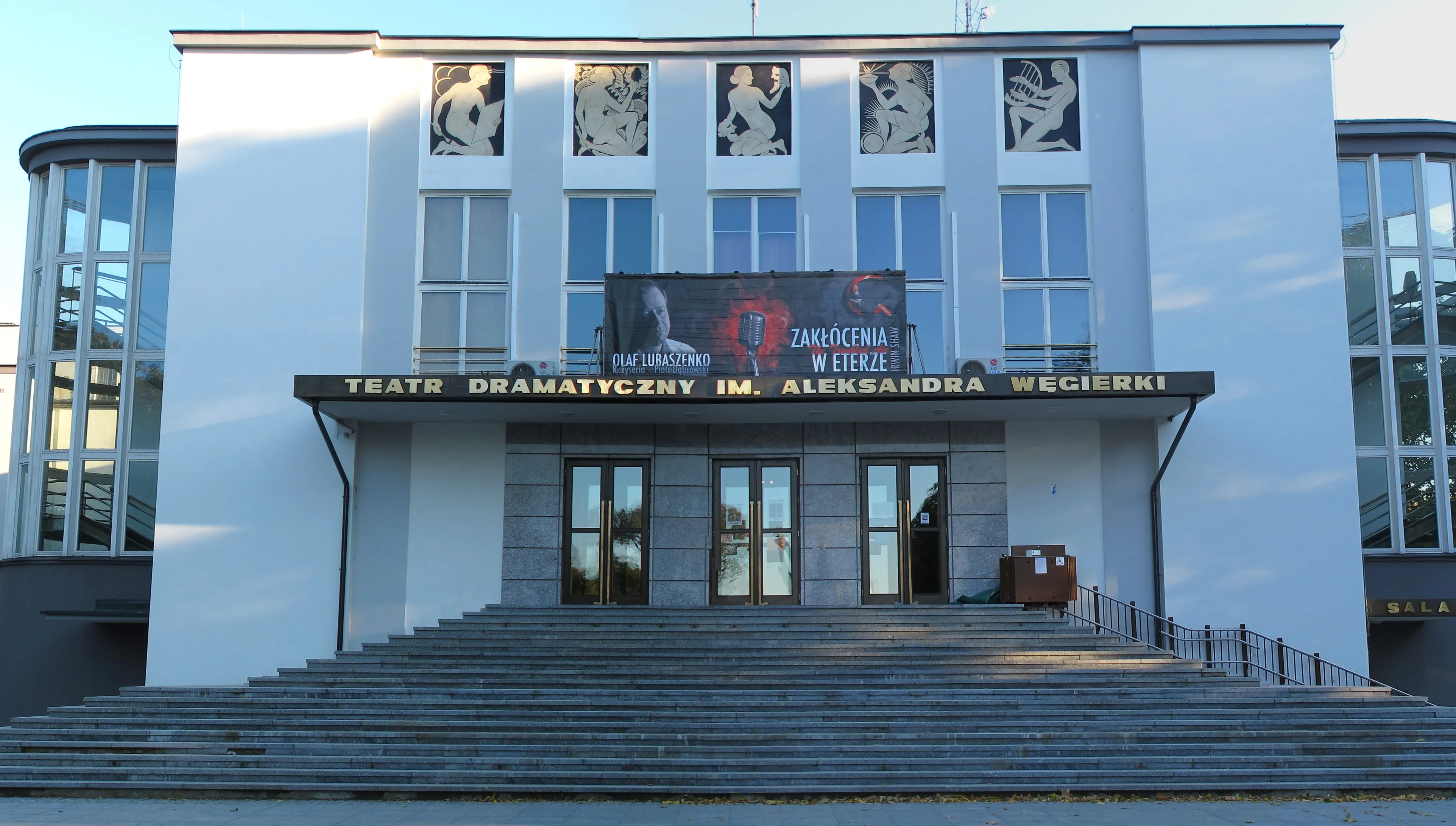 Przyspieszą premierę, by zdążyć przed... zamknięciem teatru