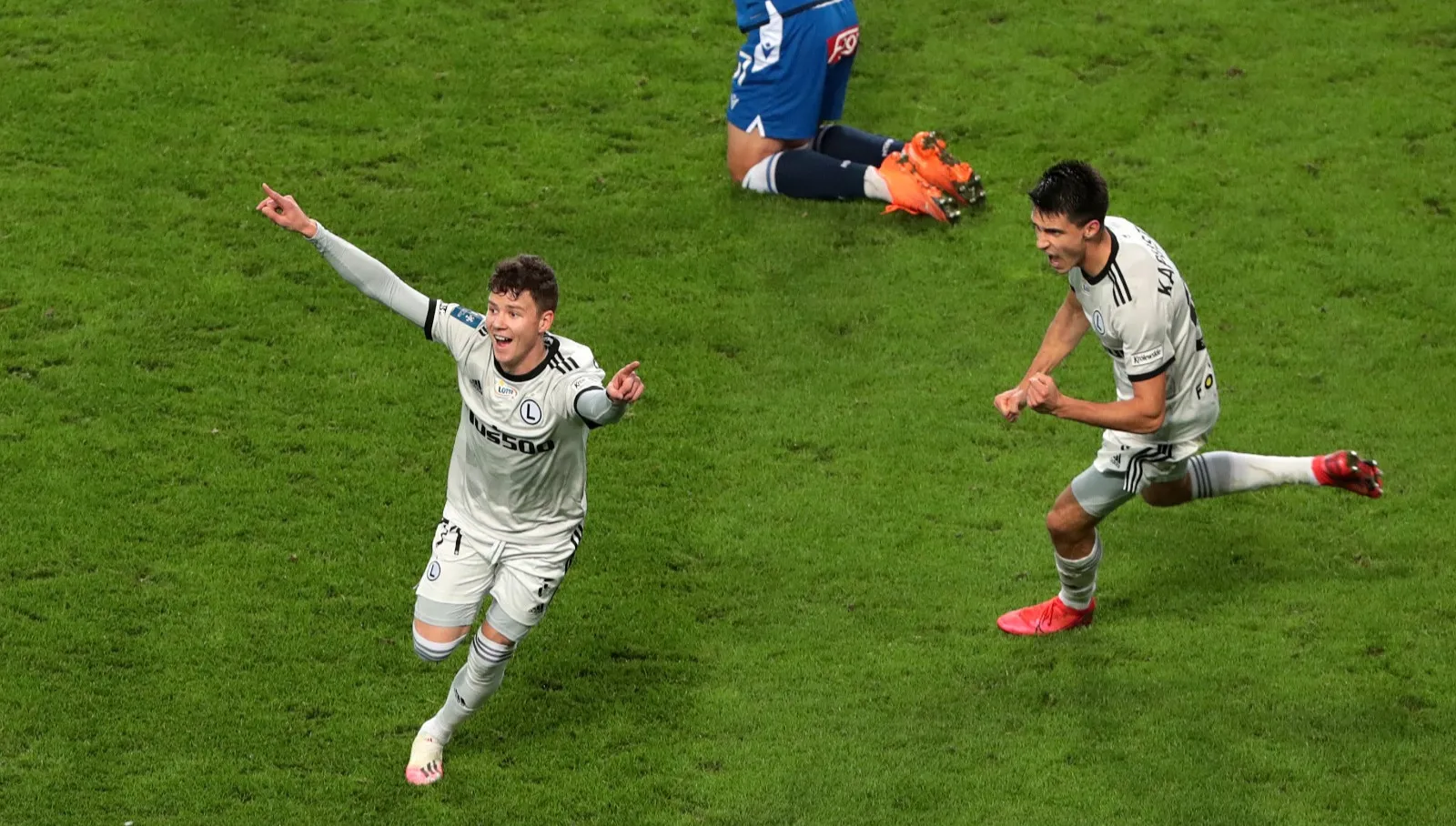 Legia Warszawa pokonała Lecha Poznań 2:1 w klasyku piłkarskiej PKO BP Ekstraklasy