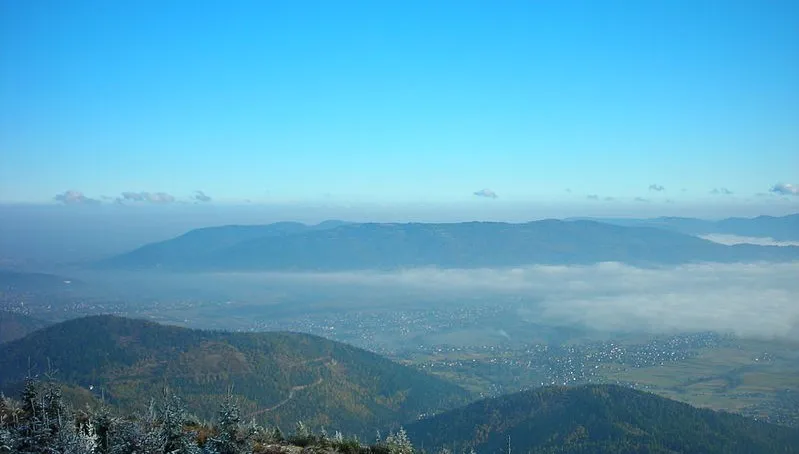 W Beskidach mglisty poranek, ale warunki dobre