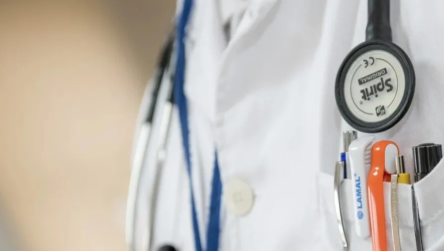 Szpitale tymczasowe poszukują pracowników