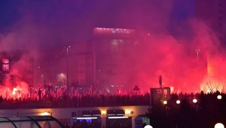Bąkiewicz: potępiamy akty chuligańskie