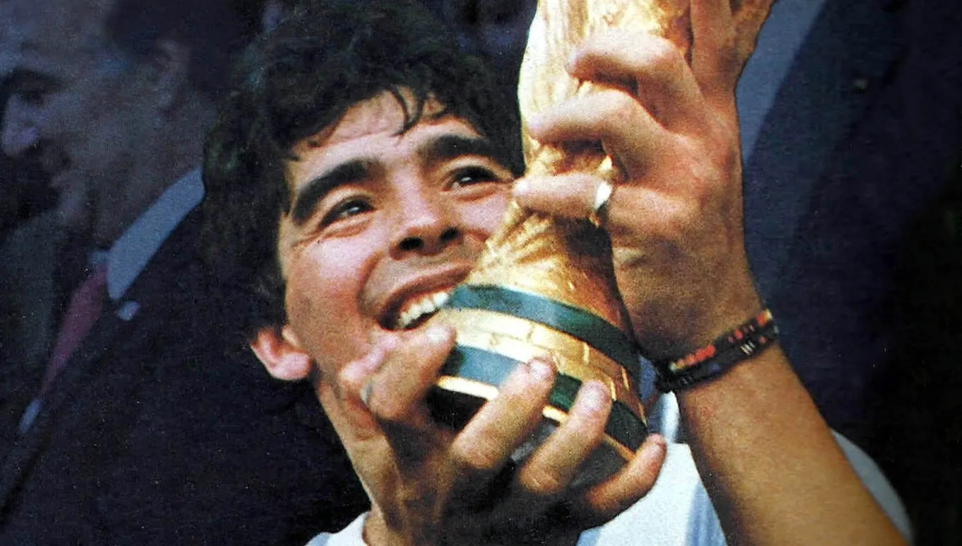 Niektóre jego gole zasługują, by "trafić do muzeum". Tak Maradonę żegna włoska prasa