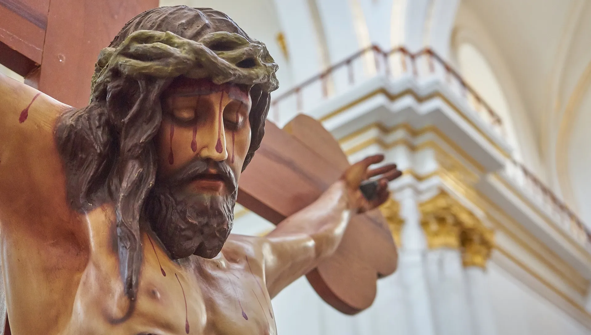 "Nie jest zgodna z wiarą". Episkopat krytycznie o nowej praktyce części wiernych