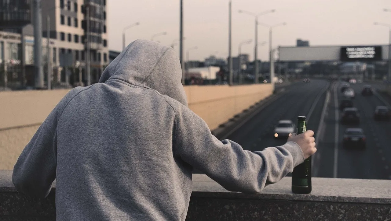 Ukrywał się przed więzieniem. Wpadł, bo za dużo wypił