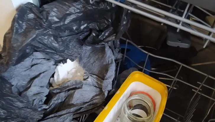 Narkotyki schował w zmywarce