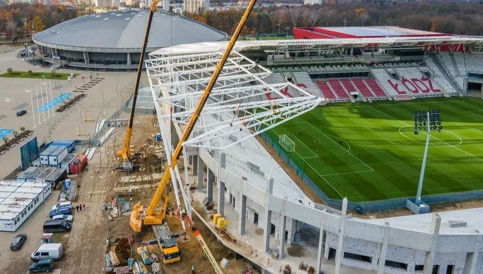 Na rozbudowywanym stadionie ŁKS powstaje dach
