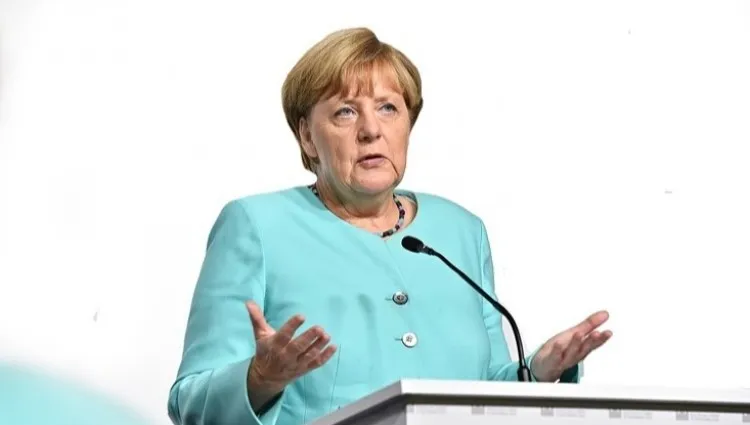 Merkel potwierdza kolejne ograniczenia