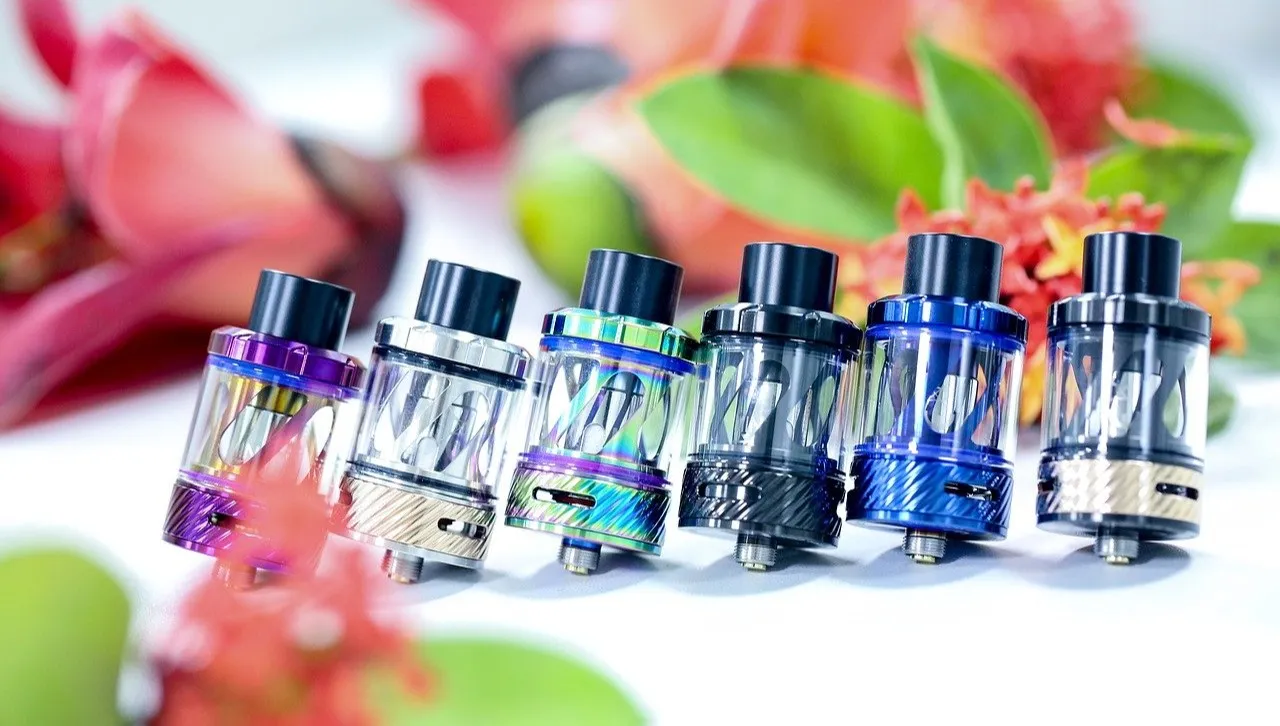 Owocowy, cynamonowy, waniliowy... Jesteś palaczem? UWAŻAJ! Aromaty z e-papierosów mogą szkodzić sercu