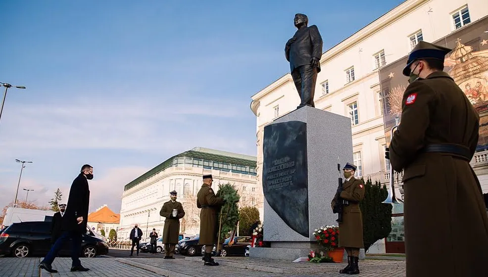 Premier uczcił pamięć prezydenta Lecha Kaczyńskiego