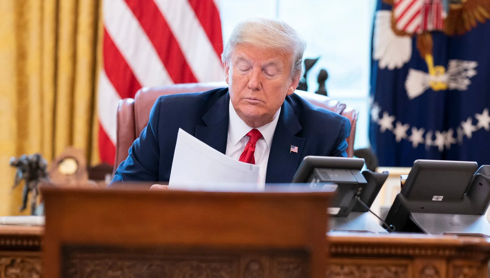 Trump podpisał pakiet gospodarczy na okres pandemii. Wcześniej mocno go krytykował