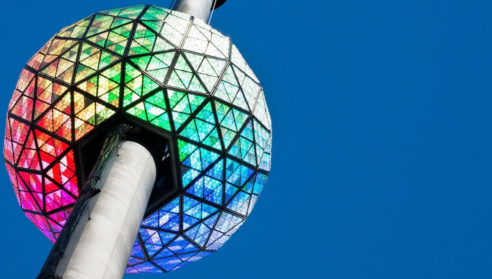 Nowe kryształy na kuli zwiastującej Nowy Rok. Tak będzie wyglądał sylwester na Times Square