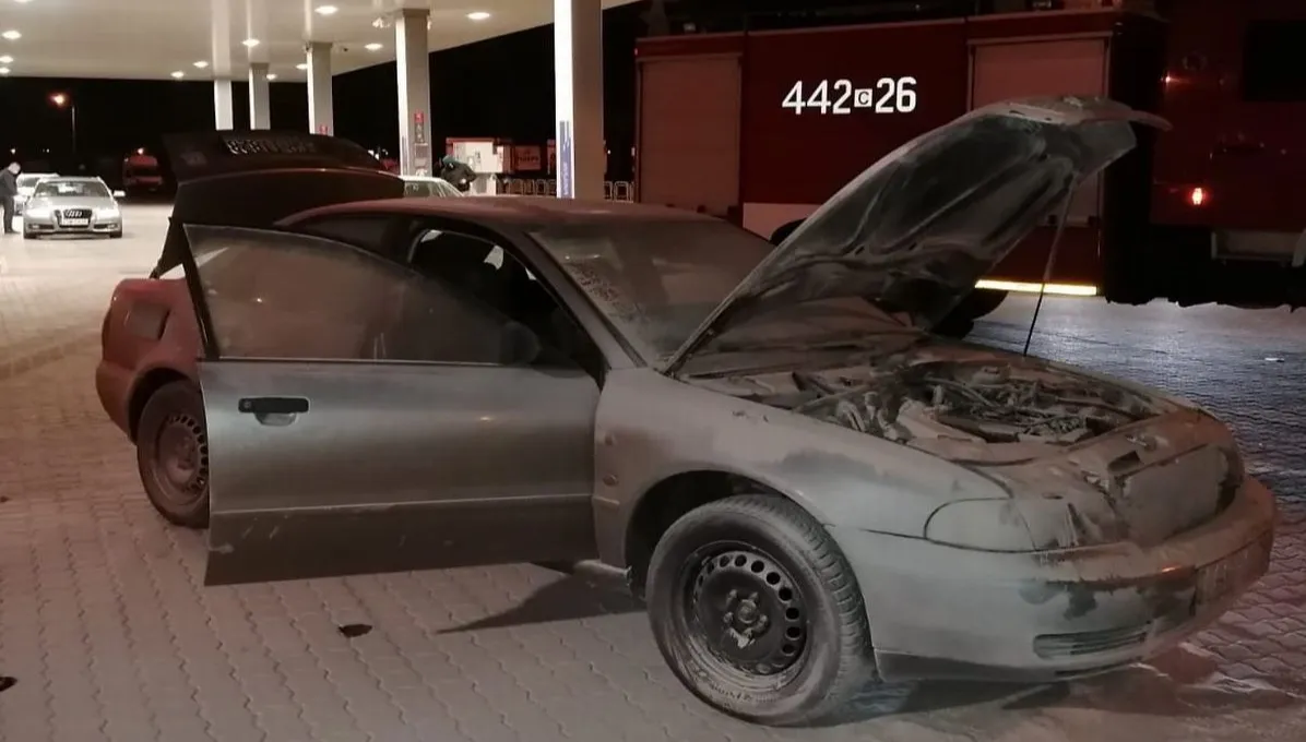 Pożar na stacji. Wkroczyli policjanci
