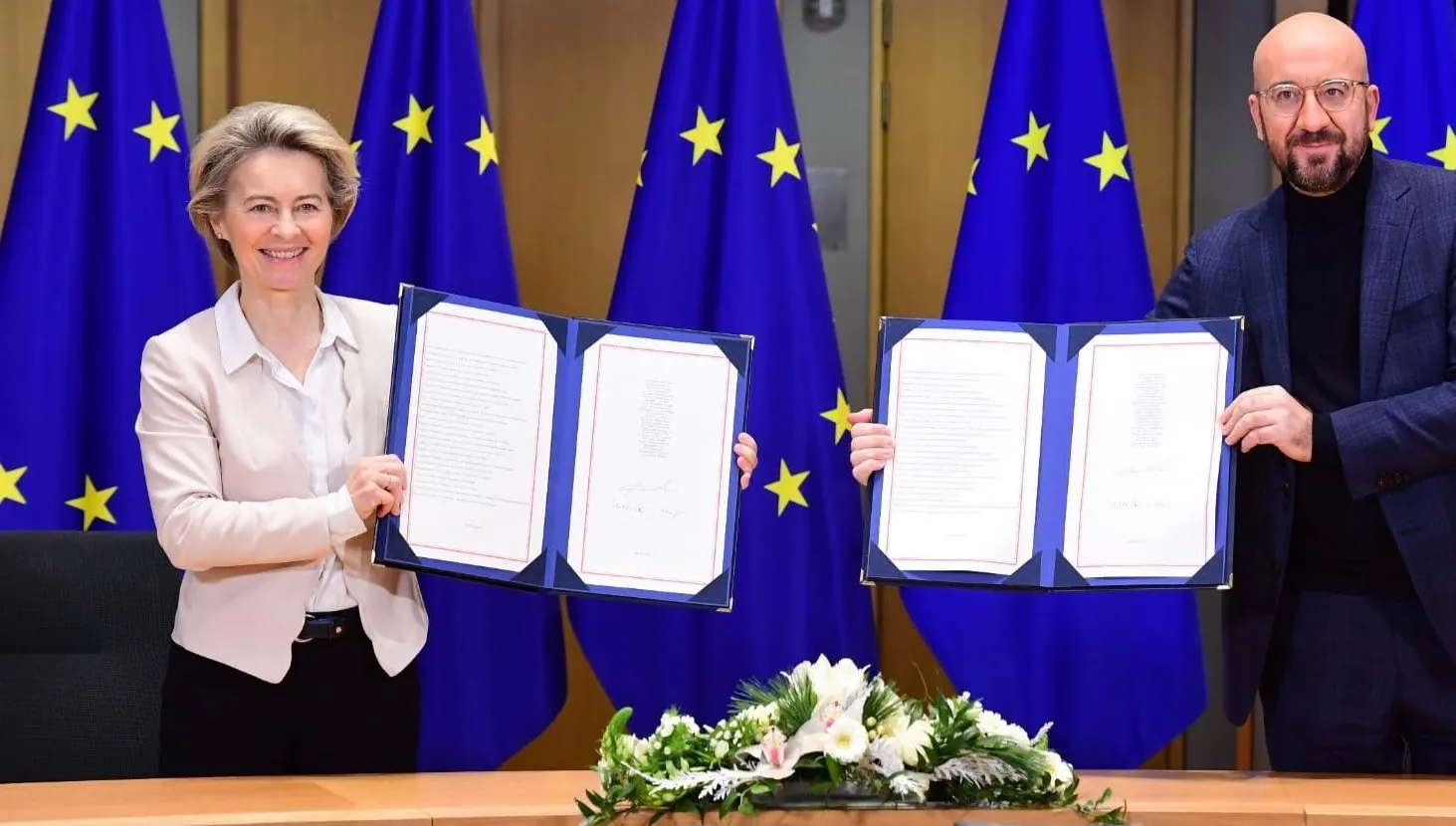 Eurokraci podpisali umowę o handlu i współpracy z Wielką Brytanią. Dokument trafi do Londynu