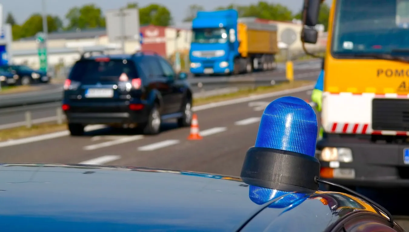 Rusza śledztwo ws. tragedii na starej "siódemce". W zderzeniu zginęły 2 osoby