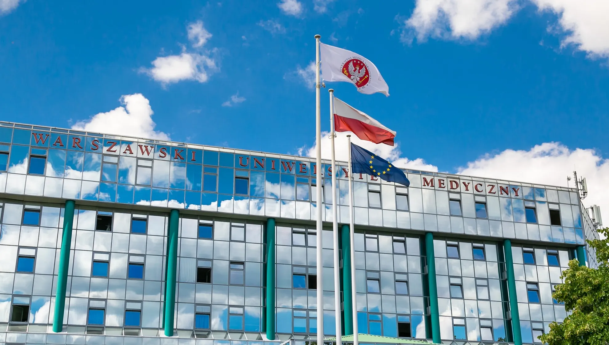 Szczepionki dla celebrytów. NFZ rozpoczyna dziś kontrolę w Warszawskim Uniwersytecie Medycznym