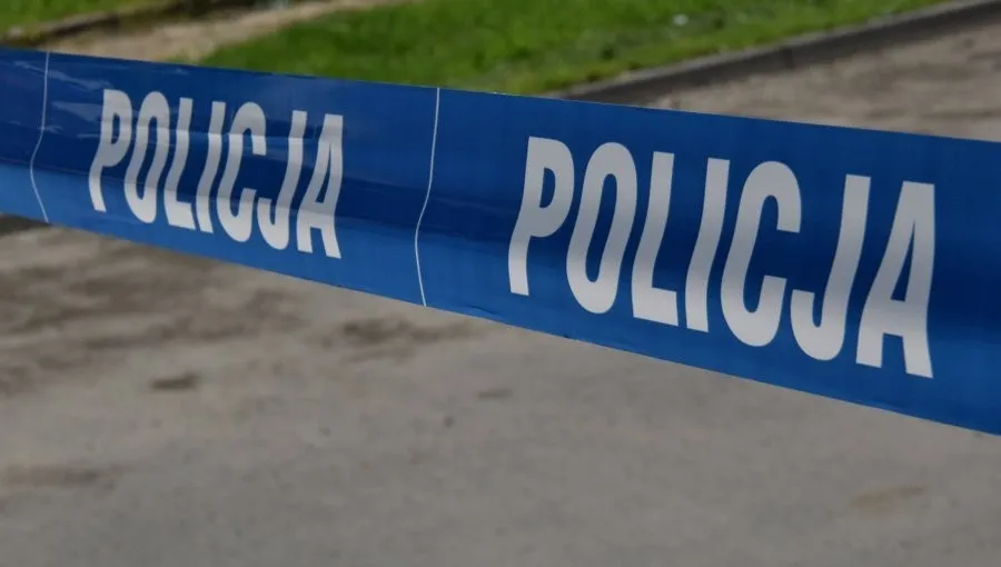 Dramat na drodze w Łódzkiem. Kierowca wjechał w grupę osób, są dwie ofiary śmiertelne