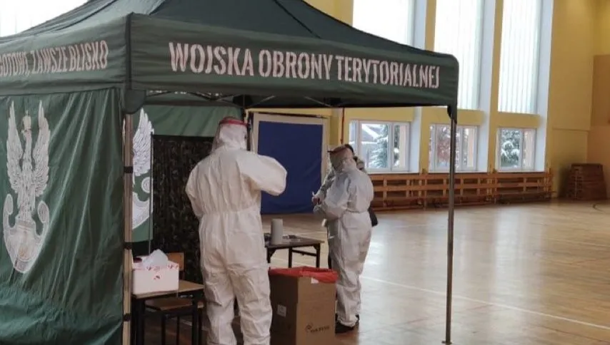 Testy przesiewowe nauczycieli. Terytorialsi pobiorą materiał