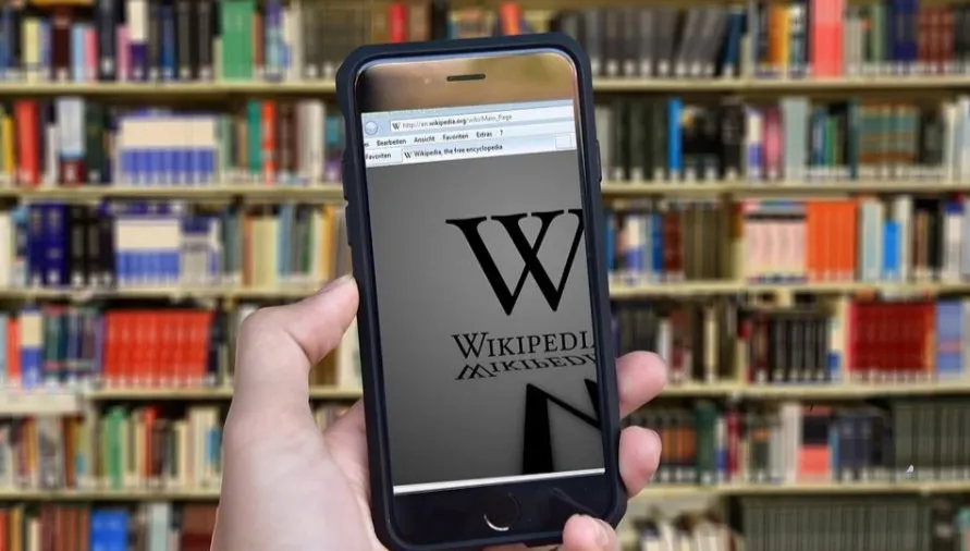 Wikipedia kończy 20 lat. Dlaczego nigdy nie będzie na niej reklam?